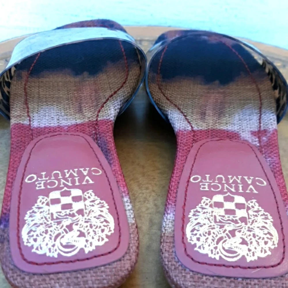 NWT VINCE CAMUTO PRTINDAL SLIDE SANDAL - Picture 5 of 8